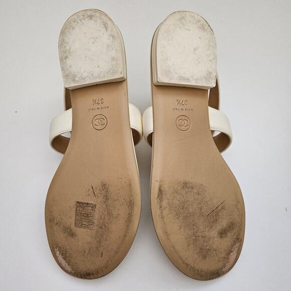 Chanel 21S White Leather Chain CC Sandals EU 37.5 / US 7.5 - Picture 6 of 8